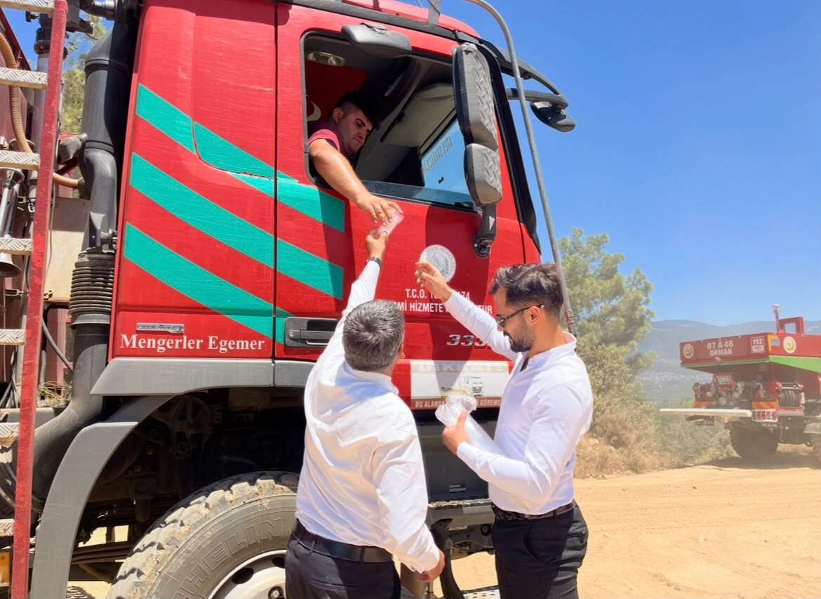 BBP ve Alperen Ocakları'ndan Bozbük'teki Yangın Ekiplerine Moral Ziyareti 1